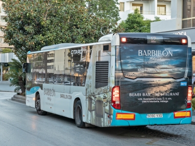 Autobus publicitario de Urban Simple en Marbella, Málaga