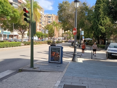 Mupi publicitario de 100x70 cm en Marbella, Málaga