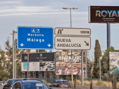 Monoposte publicitario de 12x5 m en Marbella, Málaga