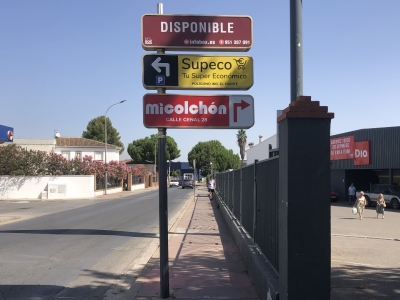 Poste publicitario de 150x50 cm en Ronda, Málaga