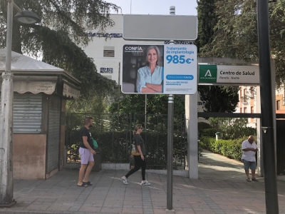 Poste publicitario de 150x50 cm en Ronda, Málaga