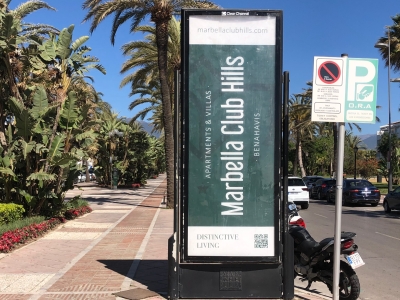 Columna publicitaria de 324x120 cm en Marbella, Málaga