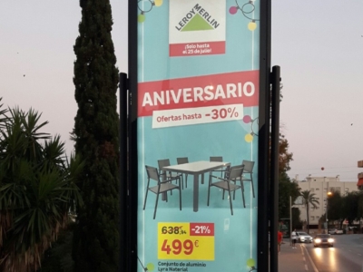 Columna publicitaria de 324x120 cm en Marbella, Málaga