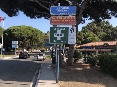 Poste publicitario de 150x50 cm en Marbella, Málaga