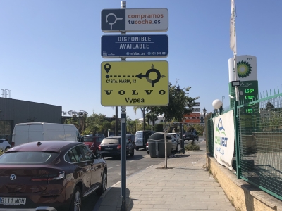 Poste publicitario de 150x50 cm en Marbella, Málaga