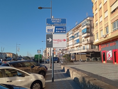 Poste publicitario de 150x50 cm en Marbella, Málaga