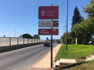 Poste publicitario de 150x50 cm en Marbella, Málaga