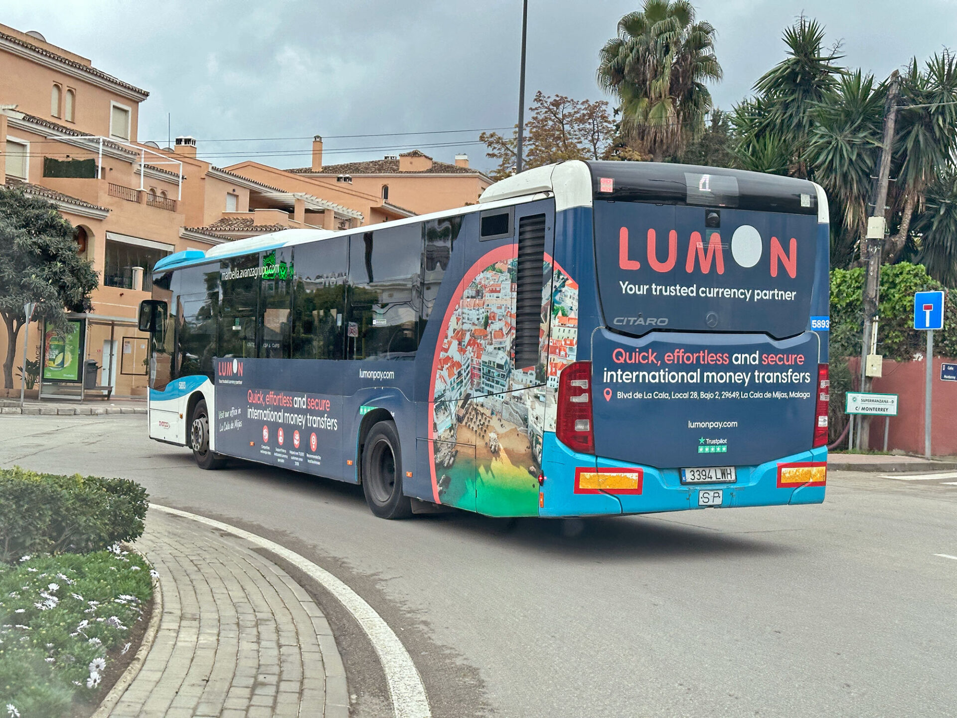 Lumon refuerza su visibilidad con publicidad exterior en movimiento